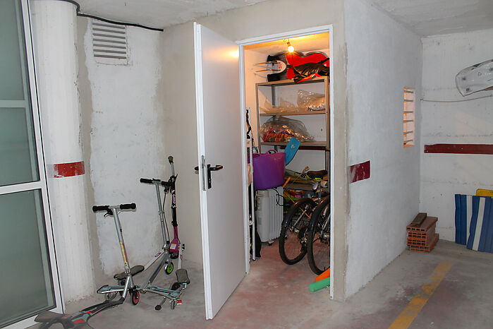 APARTAMENTO MUY RARO CON ESPLÉNDIDA VISTA DOBLE AL MAR EN SALATA ROSAS