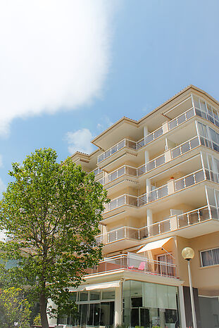 APARTAMENTO MUY RARO CON ESPLÉNDIDA VISTA DOBLE AL MAR EN SALATA ROSAS