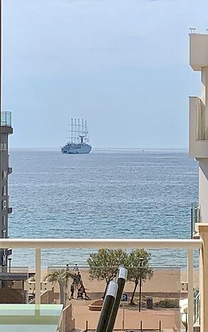 APARTAMENTO MUY RARO CON ESPLÉNDIDA VISTA DOBLE AL MAR EN SALATA ROSAS