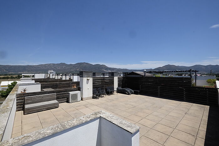 Magnifique penthouse avec vue sur la mer et solarium de 66m2 - 2 chambres - parking privé - débarras - piscine communautaire - Rosas, Costa Brava
