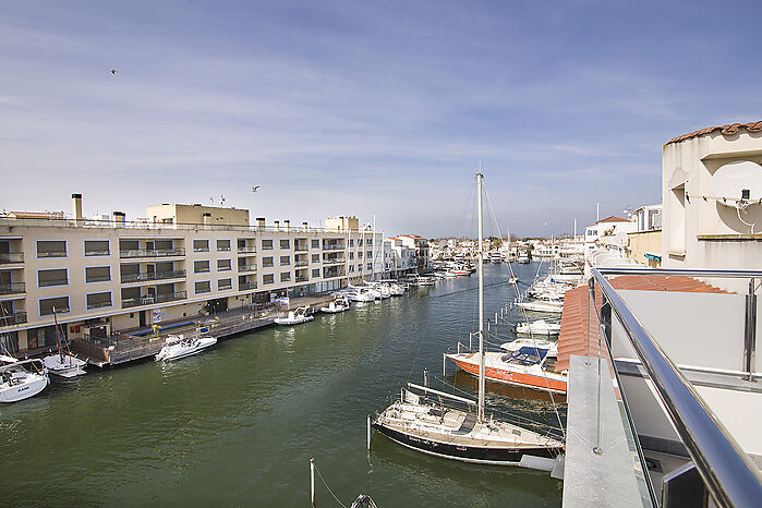Bonito terreno de 153 m2 al canal Port Moxo con amarre de catamarán de 12x8 y vistas espectaculares