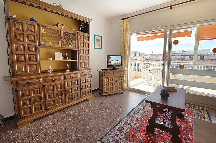 A vendre appartement avec un grand potentiel à 300 mètres de la plage -Santa Margarita, Roses