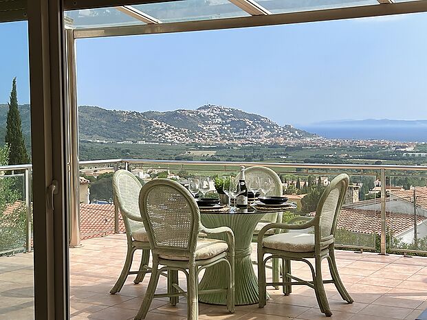 Villa spacieuse avec une vue magnifique sur la baie de Roses