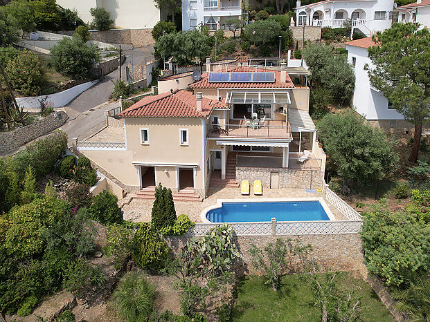 Amplia villa con magníficas vistas a la Bahía de Roses