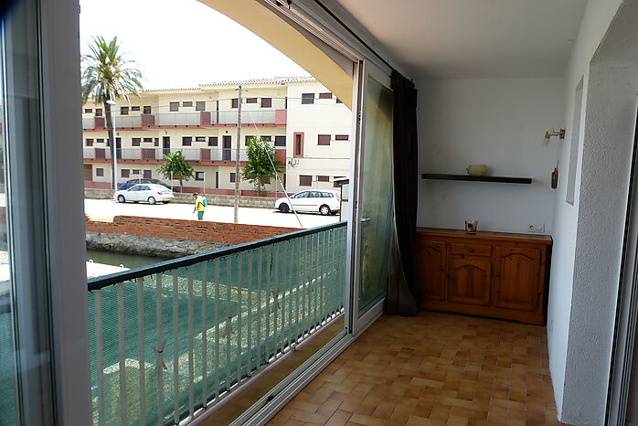 Grand appartement en vente , F2 , vue sur canal, amarre de 2,4 x 5,5 m , zone Port Emporda sur Empuriabrava