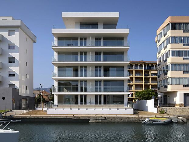 Apartamento de alto standing cerca del mar en la segunda planta A