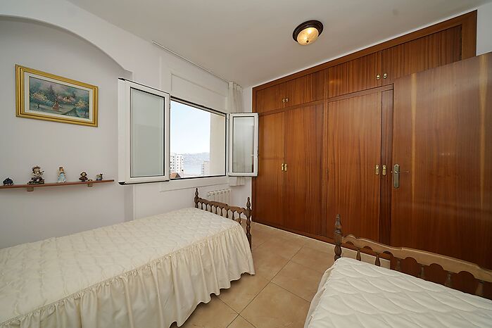 Magnífico apartamento de dos dormitorios con vista al mar a 300 metros del mar