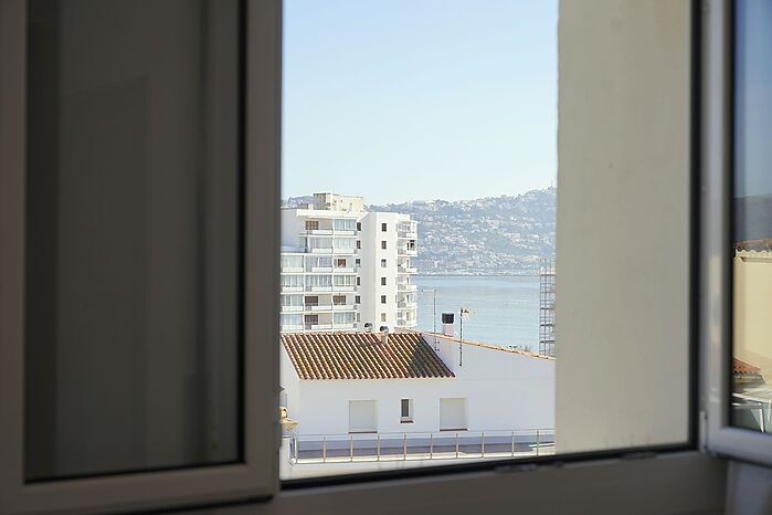 Magnífico apartamento de dos dormitorios con vista al mar a 300 metros del mar