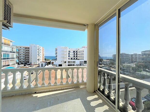 Appartement spacieux près de la plage, avec vue sur la mer dans la région de Salatar