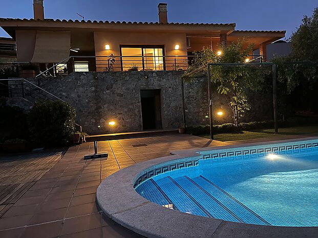 Villa moderna bien ubicada e ideal para vivir todo el año o como casa de vacaciones con gran potencial de alquiler