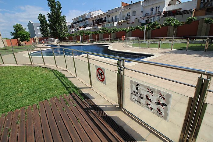 PUIG ROM Appartement avec piscine communautaire, parking et solarium