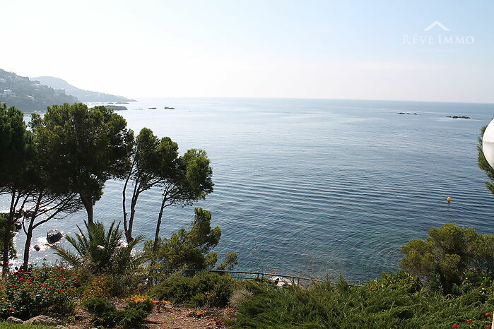 Magnifico Apartamento con Vista panorámica en primera línea de mar a Roses Canyelles