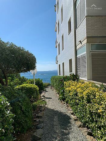 Magnifico Apartamento con Vista panorámica en primera línea de mar a Roses Canyelles