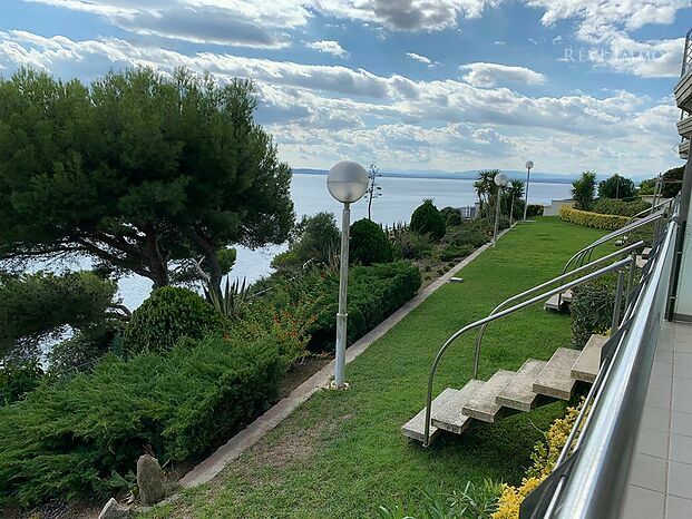 Magnifico Apartamento con Vista panorámica en primera línea de mar a Roses Canyelles