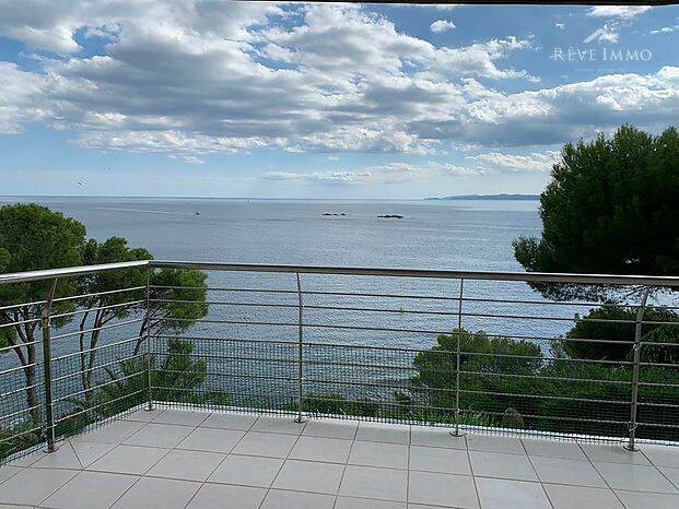 Magnifico Apartamento con Vista panorámica en primera línea de mar a Roses Canyelles