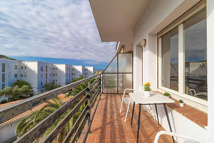 Apartamento soleado con terraza y todo exterior