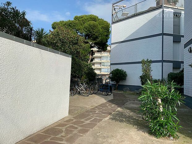Bonito piso de 2 dormitorios en el barrio tranquilo de Santa Margarita con amarre comunitario