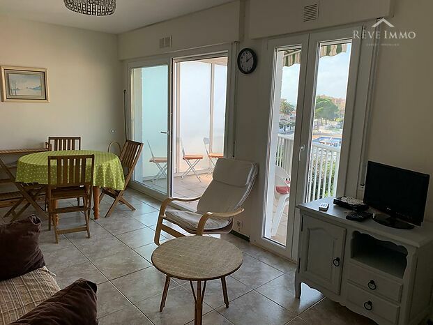 Bonito piso de 2 dormitorios en el barrio tranquilo de Santa Margarita con amarre comunitario