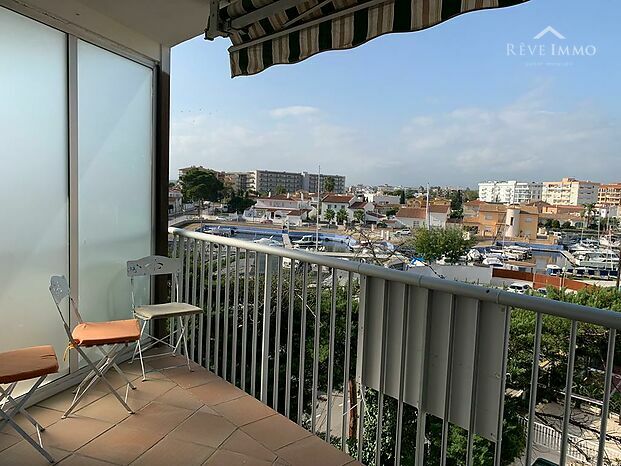 Bonito piso de 2 dormitorios en el barrio tranquilo de Santa Margarita con amarre comunitario