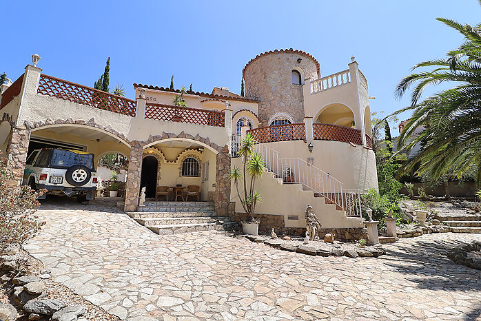 Se vende Casa con carácter, vistas y piscina en Can Isaac, Palau Saverdera.