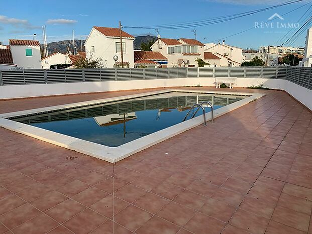 Coquette Maison Adossée avec piscine communautaire a Santa Margarita Rosas
