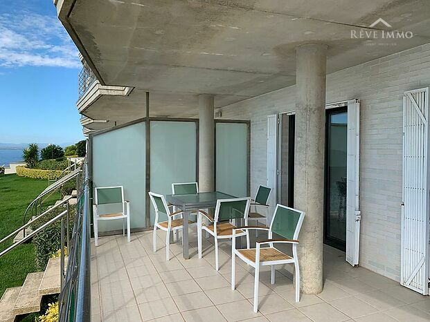 Magnifico Apartamento con Vista panorámica en primera línea de mar a Roses Canyelles