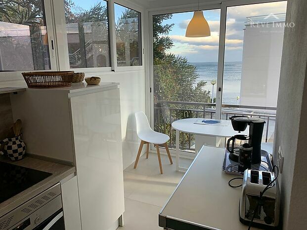 Splendide Appartement  rénové Vue Mer avec son garage fermé à Canyelles Rosas