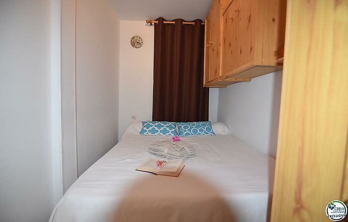 Studio cabine confortable avec vue sur la mer et piscine communautaire à seulement 400 mètres de la plage de Roses (Port)