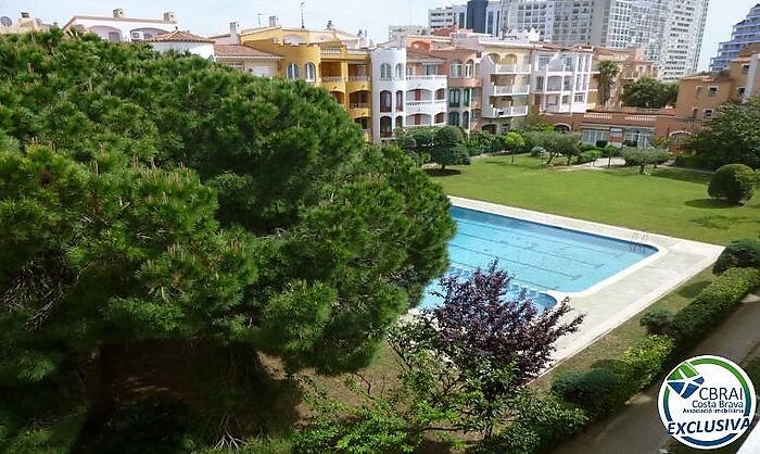 GRAN RESERVA  Apartamento reformado de 2 dormitorios con piscinas y jardines comunitarios