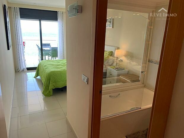 Fantástico Apartamento Prestige en primera línea de mar en Canyelles Rosas