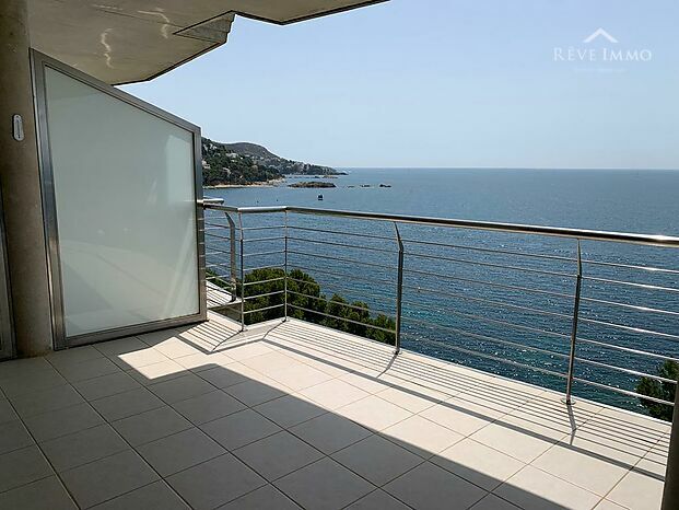 Fantástico Apartamento Prestige en primera línea de mar en Canyelles Rosas