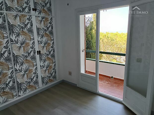 HERMOSO APARTAMENTO DUPLEX CON VISTAS AL MAR EN ROSAS ALMADRAVA CON ESTUDIO INDEPENDIENTE