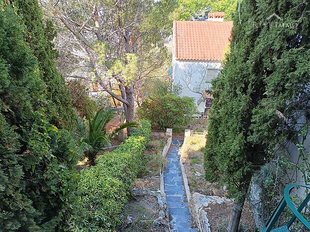 HERMOSO APARTAMENTO DUPLEX CON VISTAS AL MAR EN ROSAS ALMADRAVA CON ESTUDIO INDEPENDIENTE