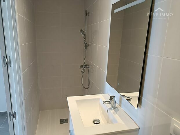 HERMOSO APARTAMENTO DUPLEX CON VISTAS AL MAR EN ROSAS ALMADRAVA CON ESTUDIO INDEPENDIENTE