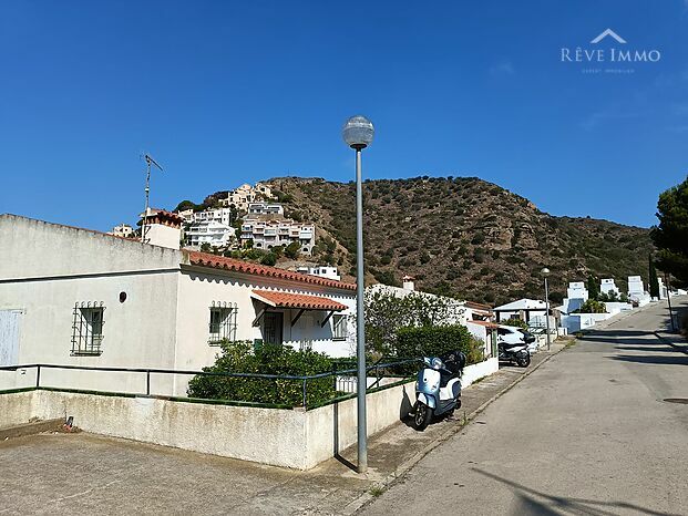 HERMOSO APARTAMENTO DUPLEX CON VISTAS AL MAR EN ROSAS ALMADRAVA CON ESTUDIO INDEPENDIENTE