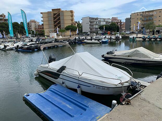 Rare Double Appartement à Santa Margarita Rosas avec Amarrage communautaire de 7 mètres
