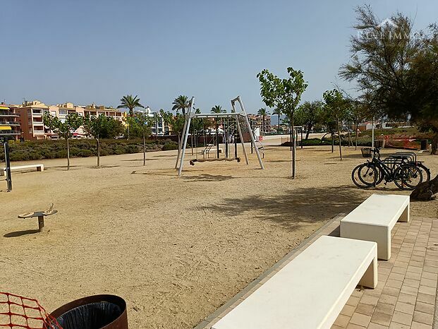 Bonito Estudio en Priméra linéa de Mar Empuriabrava
