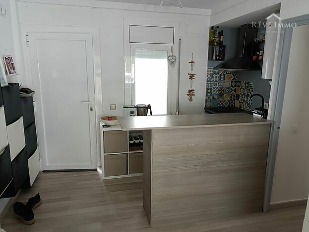 TRÈS BEL APPARTEMENT RÉNOVÉ AUX JARDINS 1 DE ROSAS