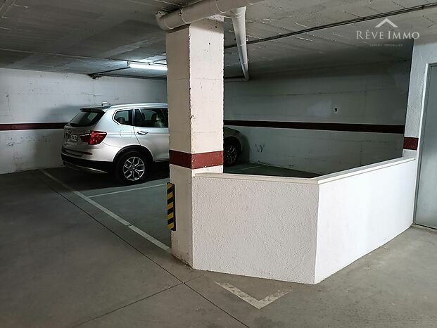 Grande Place de Parking en Souterrain avec sa Cave Privée á 150 Mètres du Port de Rosas