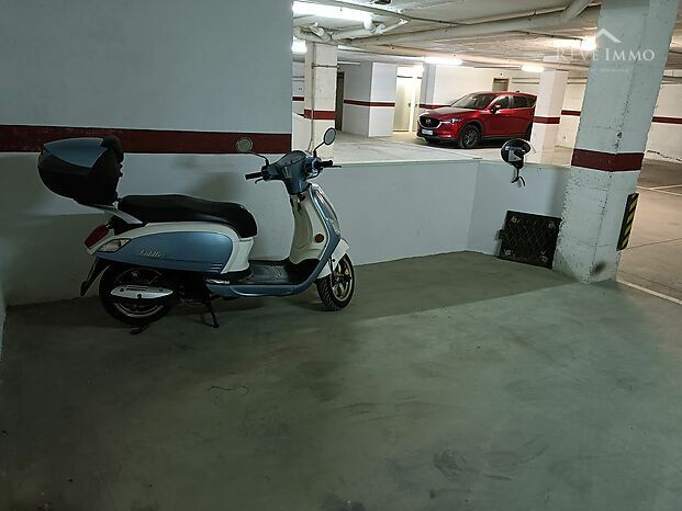Grande Place de Parking en Souterrain avec sa Cave Privée á 150 Mètres du Port de Rosas