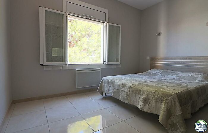 Appartement confortable entièrement rénové à Mas Oliva, Roses