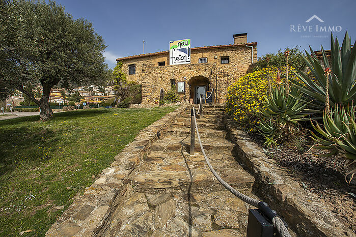 Superbe Propriété Catalane au coeur de l Emporda , vendue équipée avec Grand Restaurant