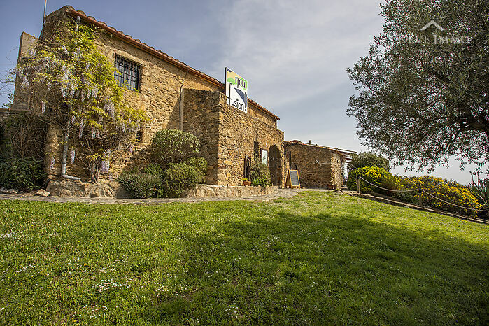 Superbe Propriété Catalane au coeur de l Emporda , vendue équipée avec Grand Restaurant