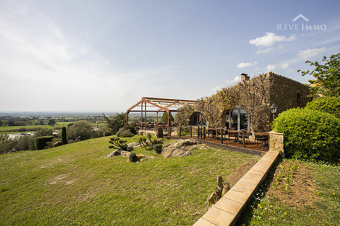 Superbe Propriété Catalane au coeur de l Emporda , vendue équipée avec Grand Restaurant