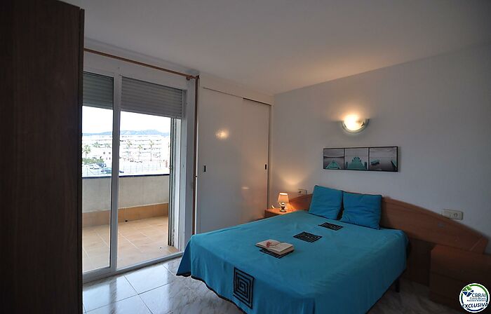 Appartement de 3 chambres avec amarre de 2,50x8 mètres à Roses Santa Margarita