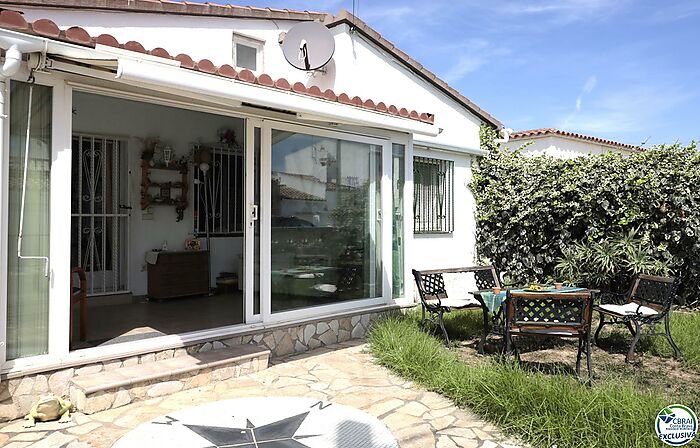 Petite maison pittoresque, près du lac Sant Maurici, avec amarrage inclus