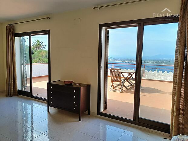 Apartamento con impresionantes vistas a la Bahía de Roses