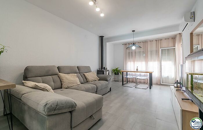 Appartement entièrement rénové au centre de Llançà.