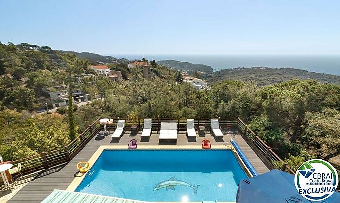 Villa atípica con vistas panorámicas al mar