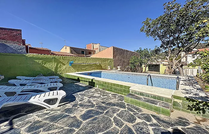 Impressionnante maison/Masia típica catalana de village de 325 m2, avec sa piscine privée, et son terrain de 526 m2, au centre de Palau Saverdera